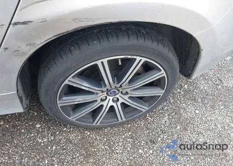 2014 Volvo S60 T5 z USA, uszkodzony, nr VIN YV1612FS8E2271678